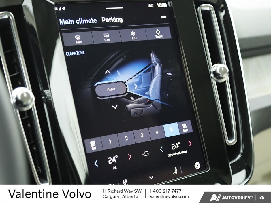 2024 Volvo XC40 Plus Dark Theme-19