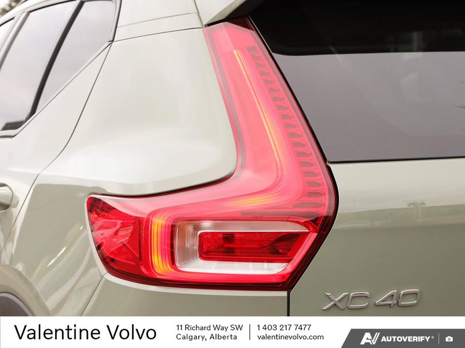 2024 Volvo XC40 Plus Dark Theme-11