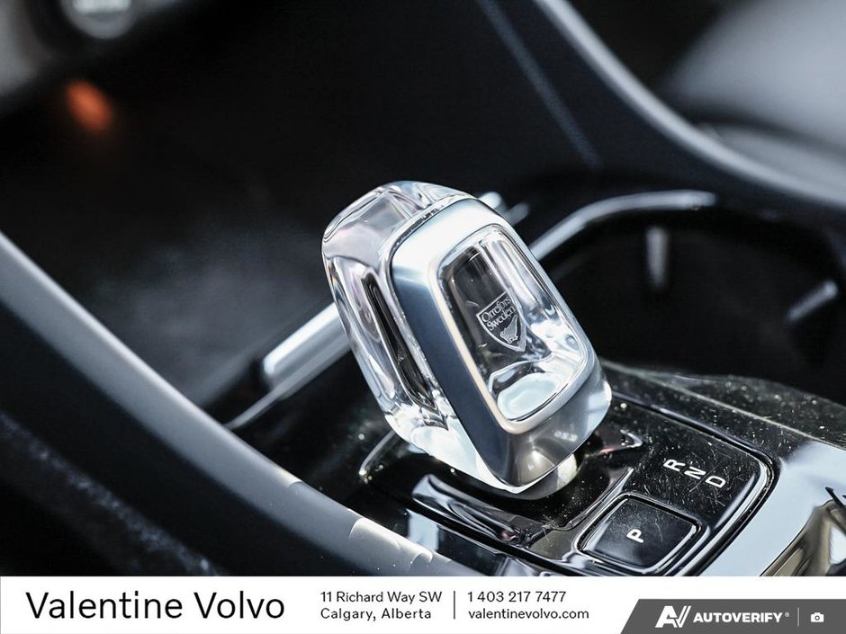 2024 Volvo XC40 Plus Dark Theme-19