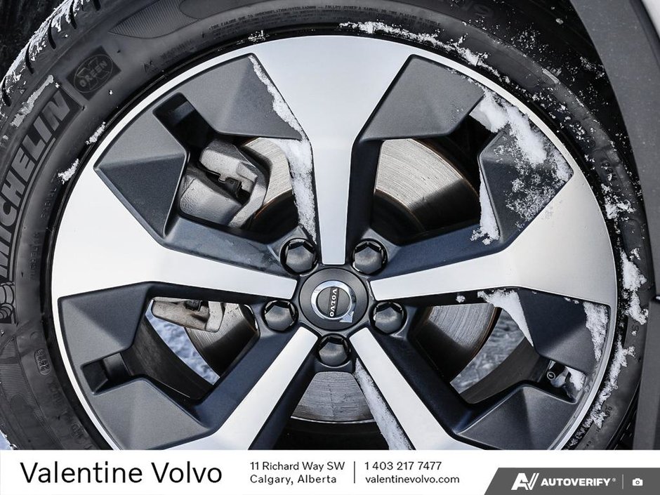 2024 Volvo XC40 Plus Dark Theme-5