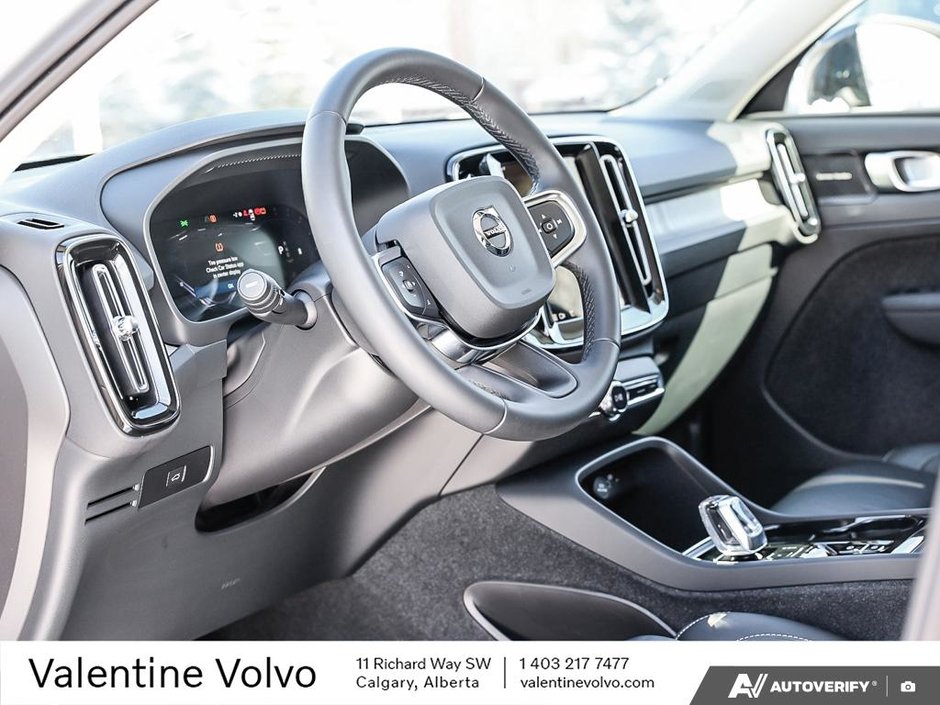 2024 Volvo XC40 Plus Dark Theme-12