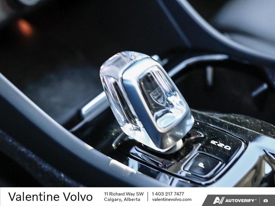 2024 Volvo XC40 Plus Dark Theme-18