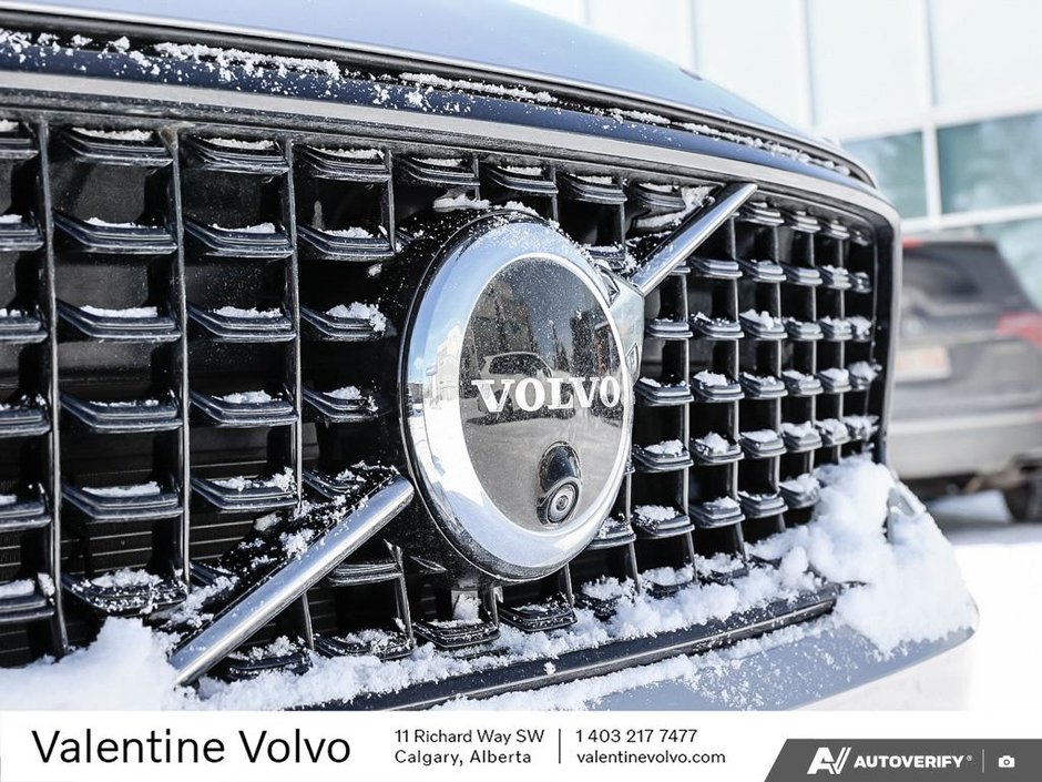 2024 Volvo XC40 Plus Dark Theme-9