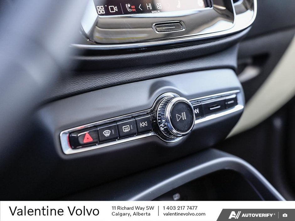 2024 Volvo XC40 Plus Dark Theme-20