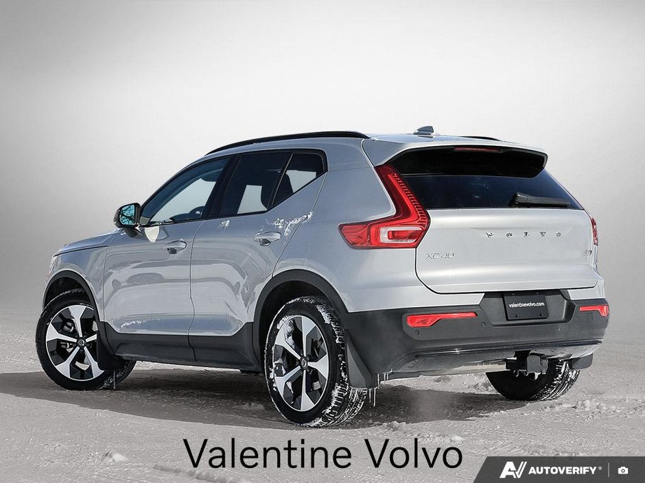 2024 Volvo XC40 Plus Dark Theme-3