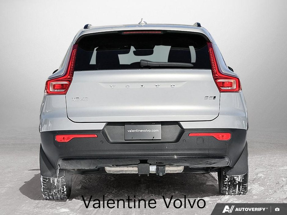 2024 Volvo XC40 Plus Dark Theme-4