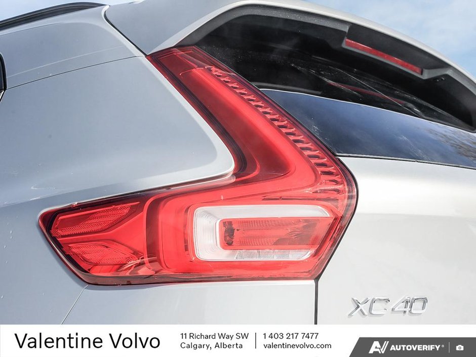 2024 Volvo XC40 Plus Dark Theme-11
