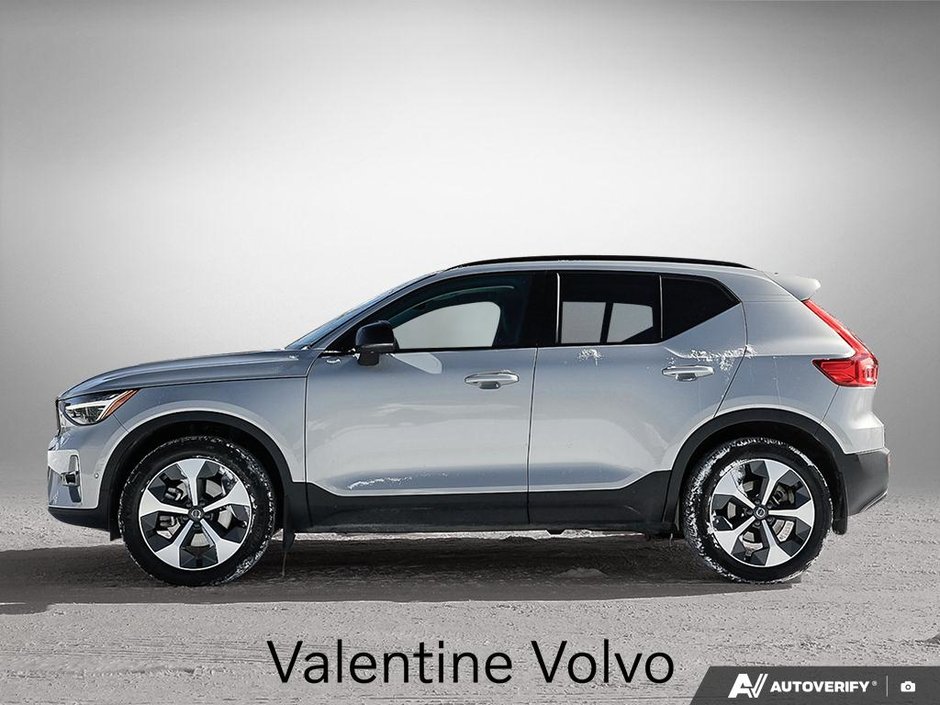 2024 Volvo XC40 Plus Dark Theme-2