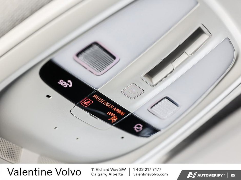 2024 Volvo XC40 Plus Dark Theme-22