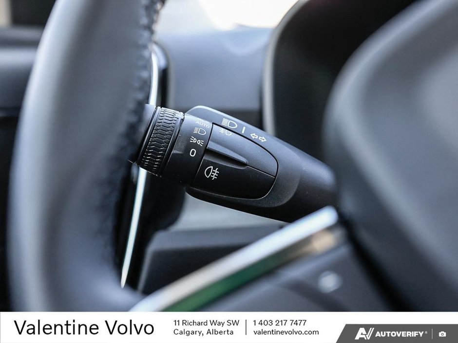 2024 Volvo XC40 Plus Dark Theme-15