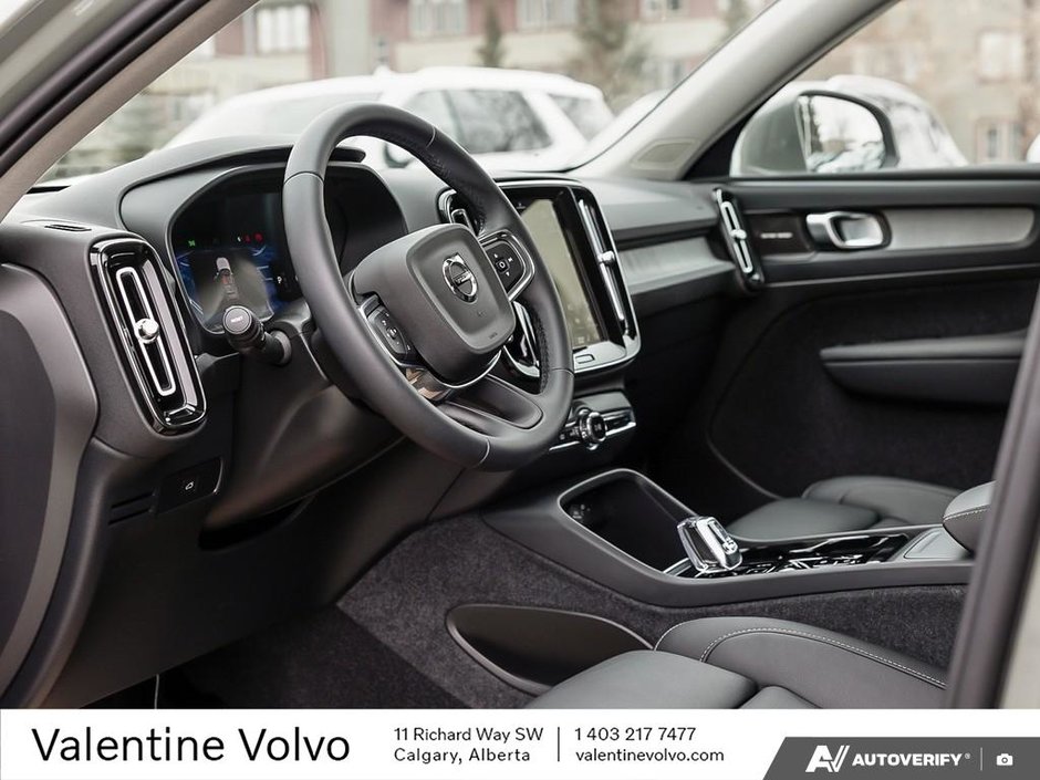 2024 Volvo XC40 Plus Bright Theme-12
