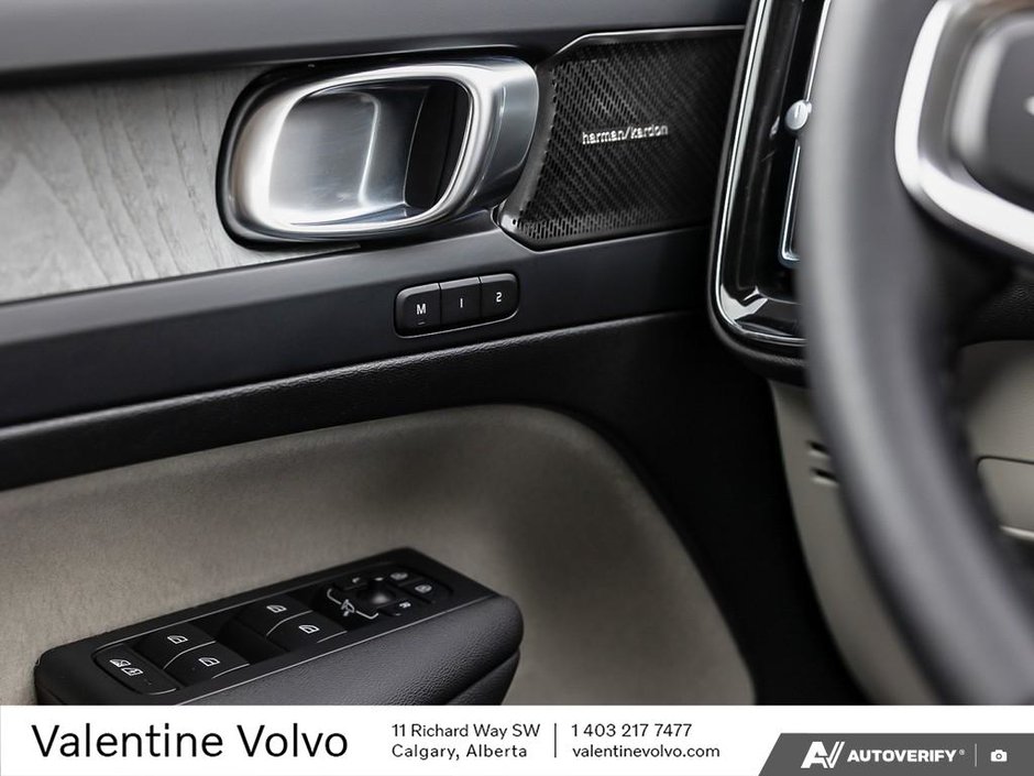 2024 Volvo XC40 Ultimate Bright Theme-17
