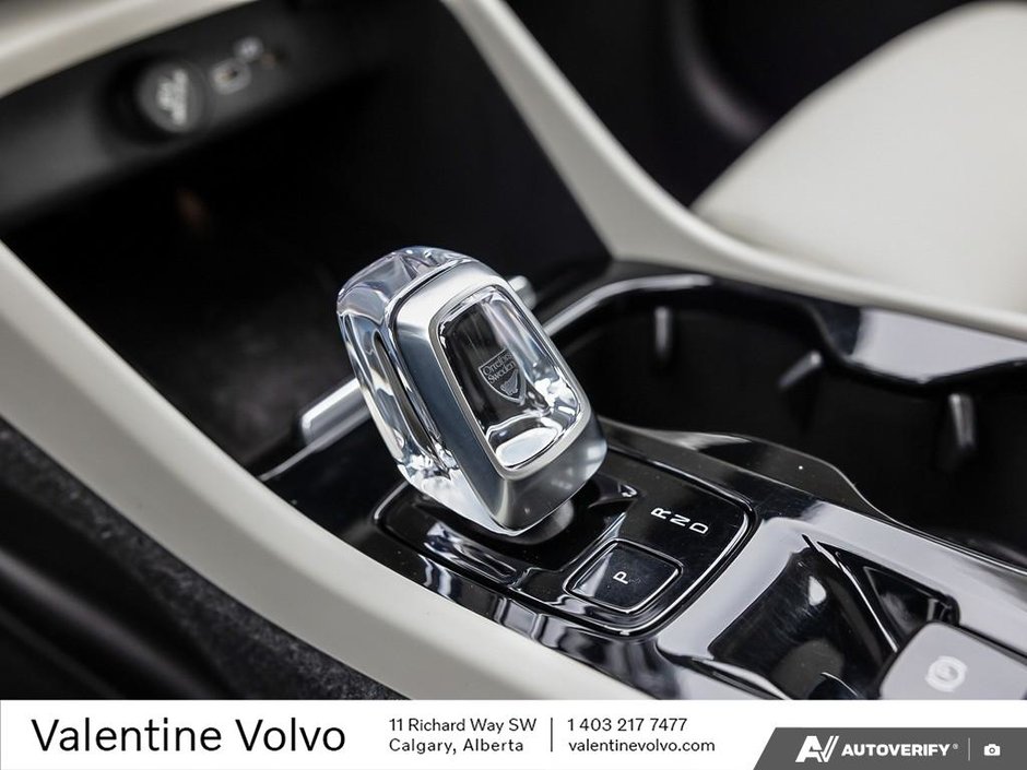 2024 Volvo XC40 Ultimate Bright Theme-18