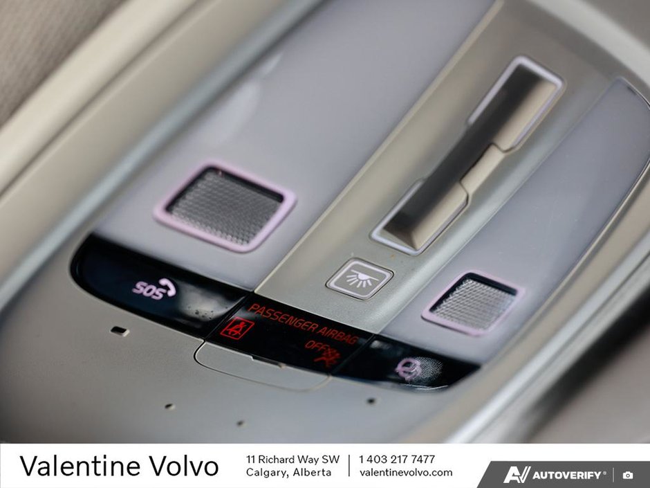 2024 Volvo XC40 Ultimate Bright Theme-17