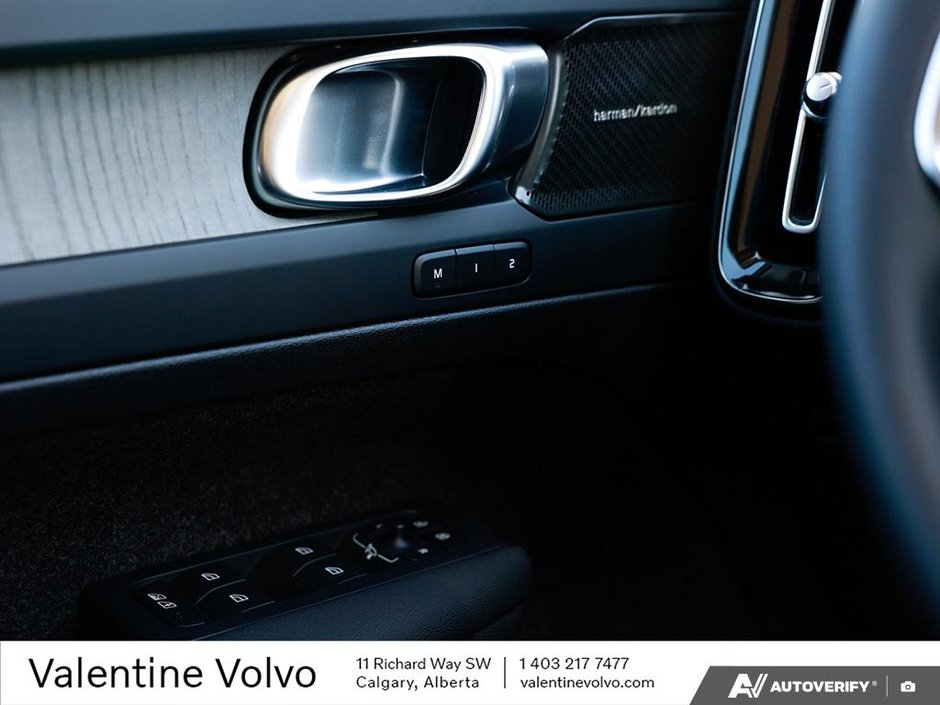 2024 Volvo XC40 Ultimate Bright Theme-13