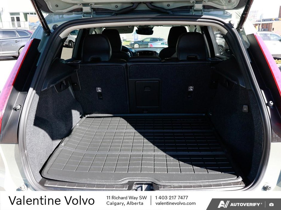 2024 Volvo XC40 Ultimate Bright Theme-5