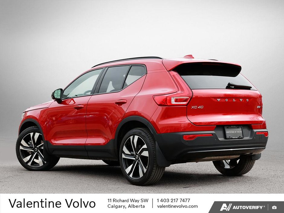 2024 Volvo XC40 Ultimate Dark Theme-3