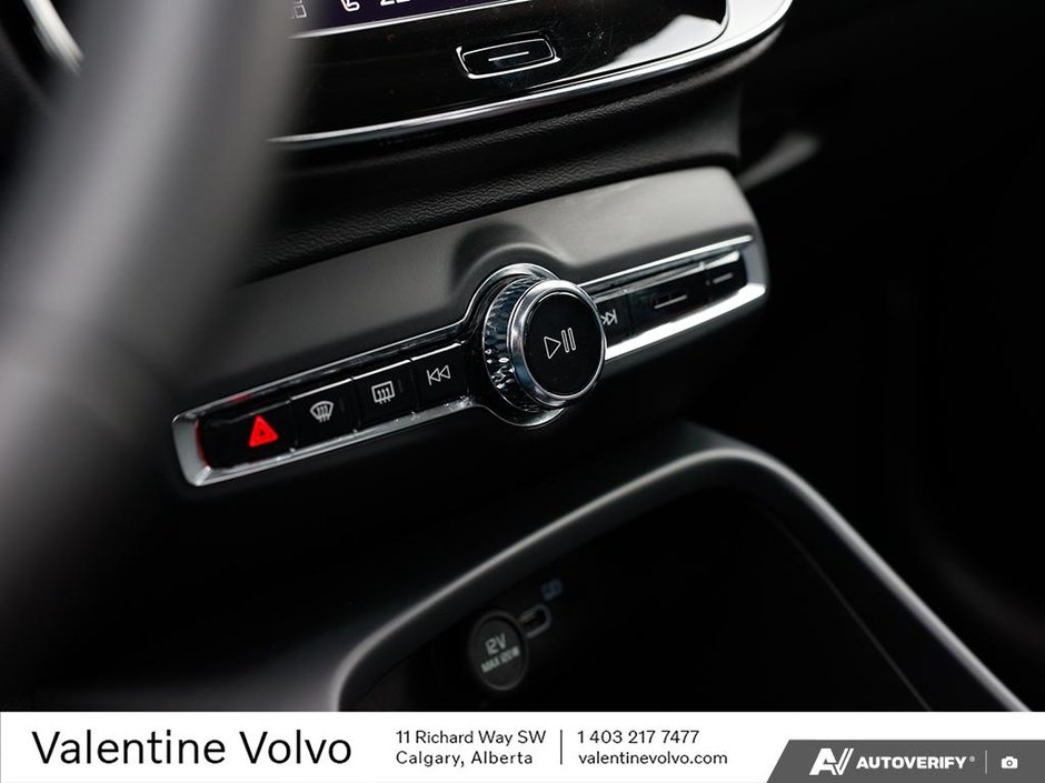 2024 Volvo XC40 Ultimate Dark Theme-19