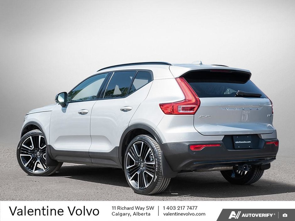 2024 Volvo XC40 Ultimate Dark Theme-3
