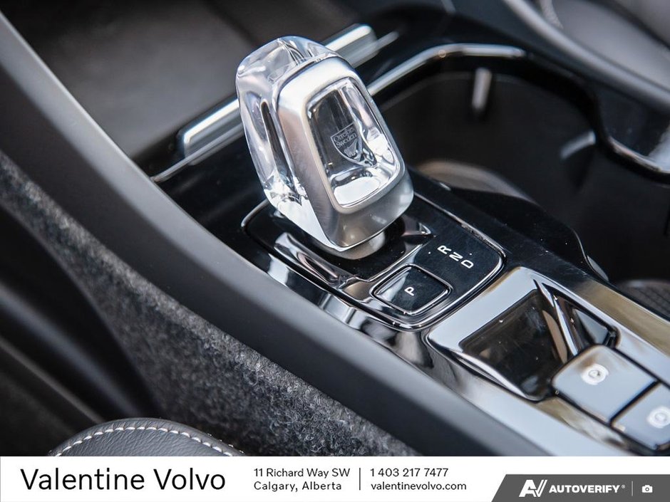 2024 Volvo XC40 Ultimate Dark Theme-17