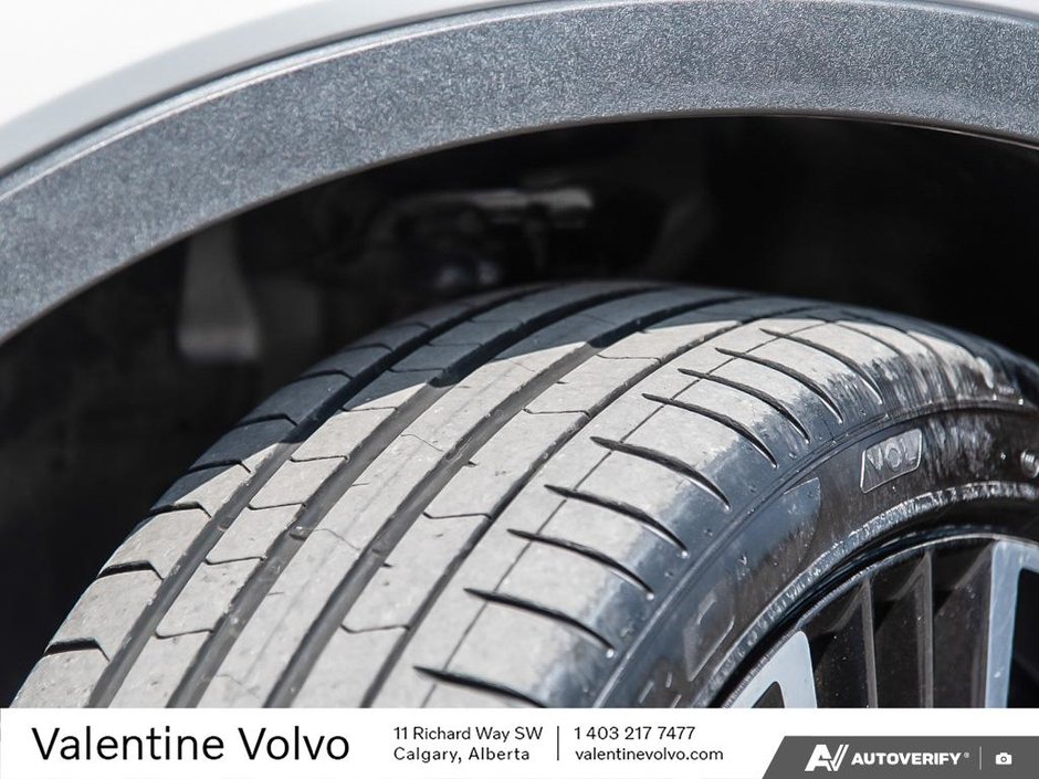2024 Volvo XC40 Ultimate Dark Theme-6
