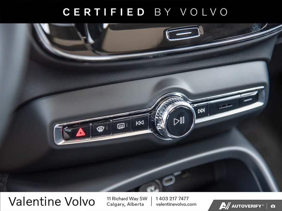 2024 Volvo XC40 Ultimate Dark Theme-18