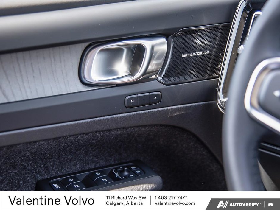2024 Volvo XC40 Ultimate Dark Theme-15