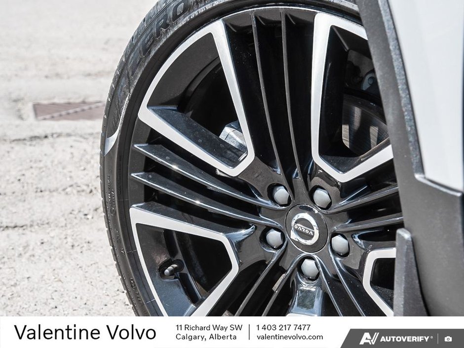 2024 Volvo XC40 Ultimate Dark Theme-5
