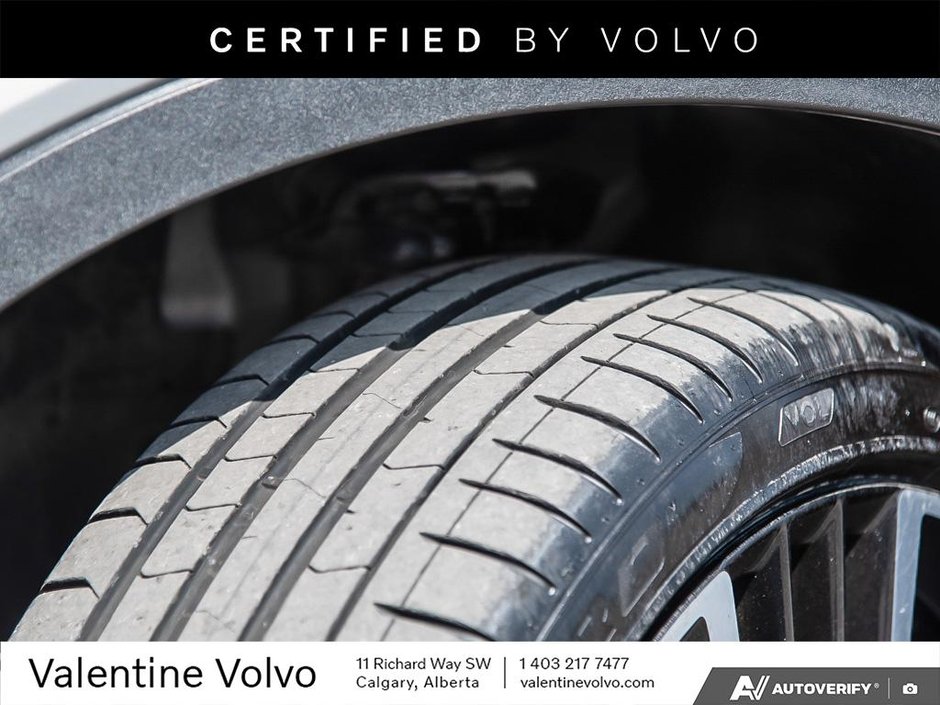 2024 Volvo XC40 Ultimate Dark Theme-6
