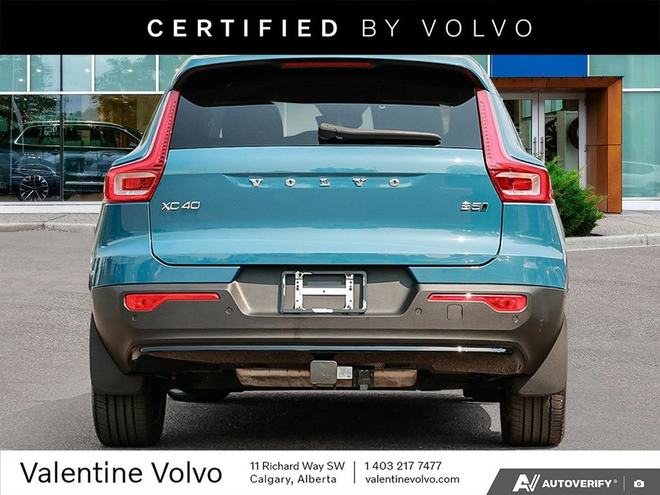 2024 Volvo XC40 Plus Dark Theme-4