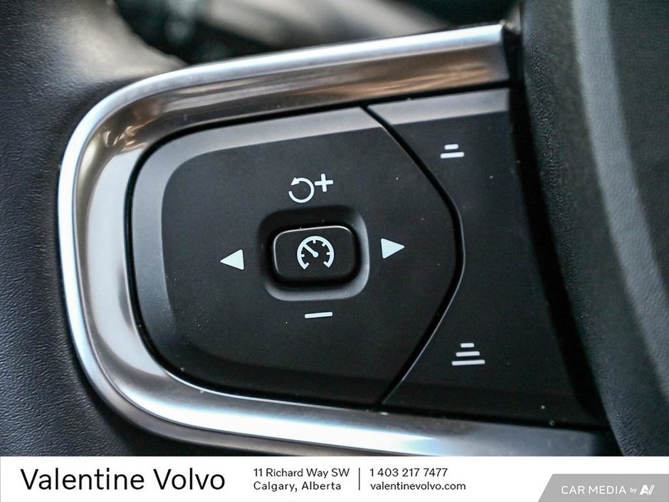 2025 Volvo XC40 Plus Dark Theme-16