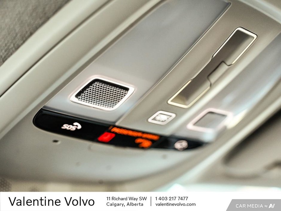 2025 Volvo XC40 Plus Dark Theme-20