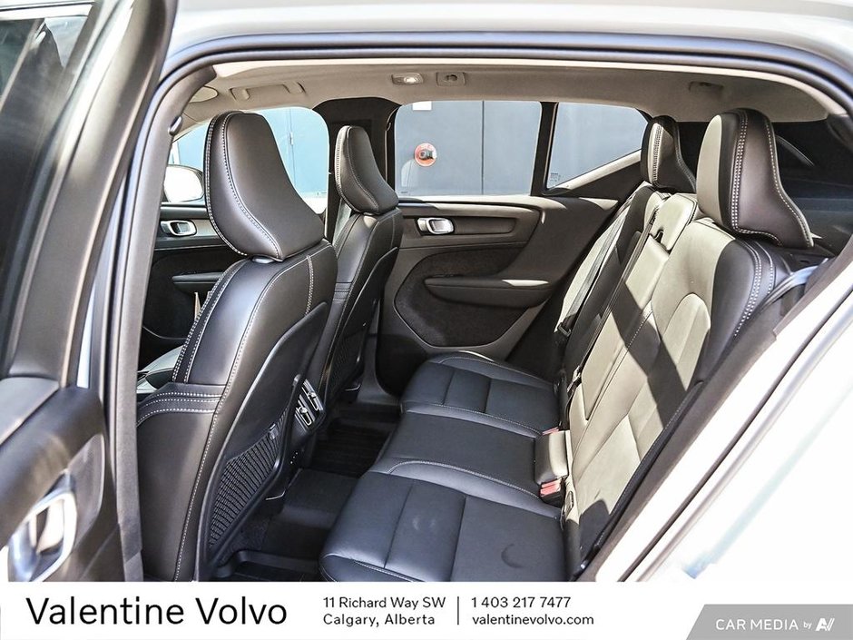 2025 Volvo XC40 Plus Dark Theme-22