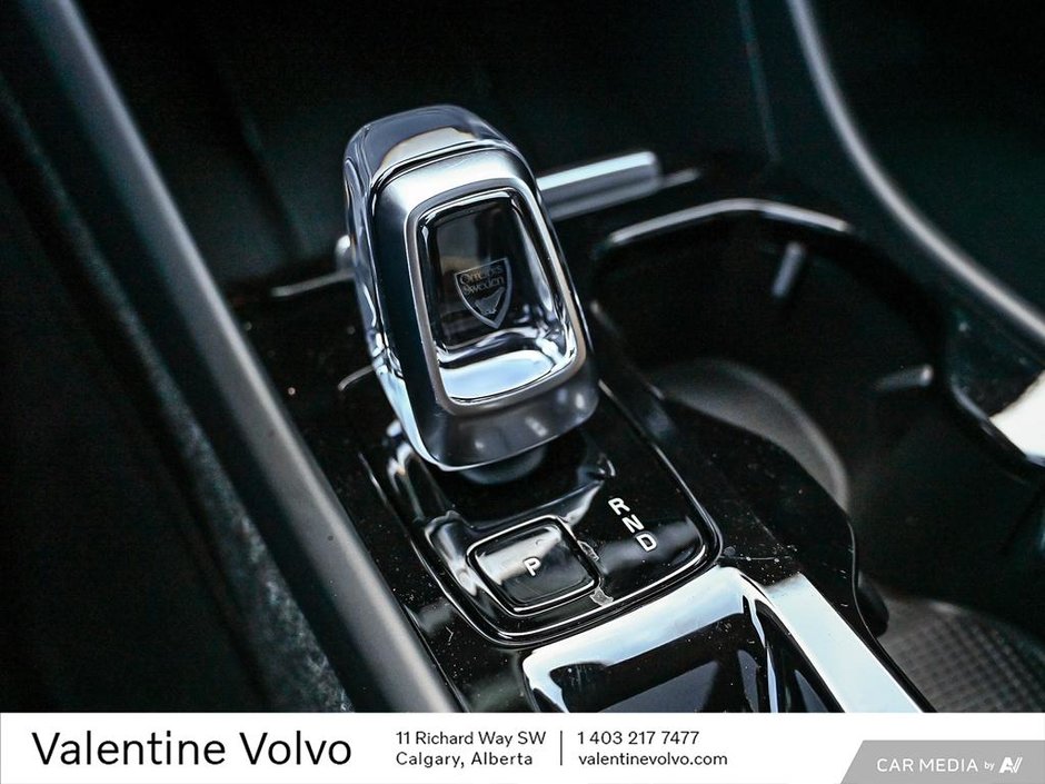 2025 Volvo XC40 Plus Dark Theme-17
