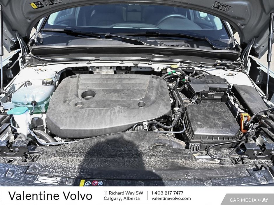2025 Volvo XC40 Plus Dark Theme-7