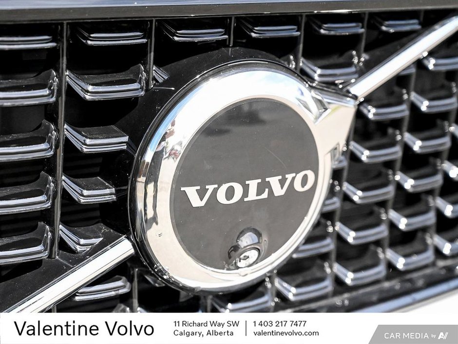 2025 Volvo XC40 Plus Dark Theme-8