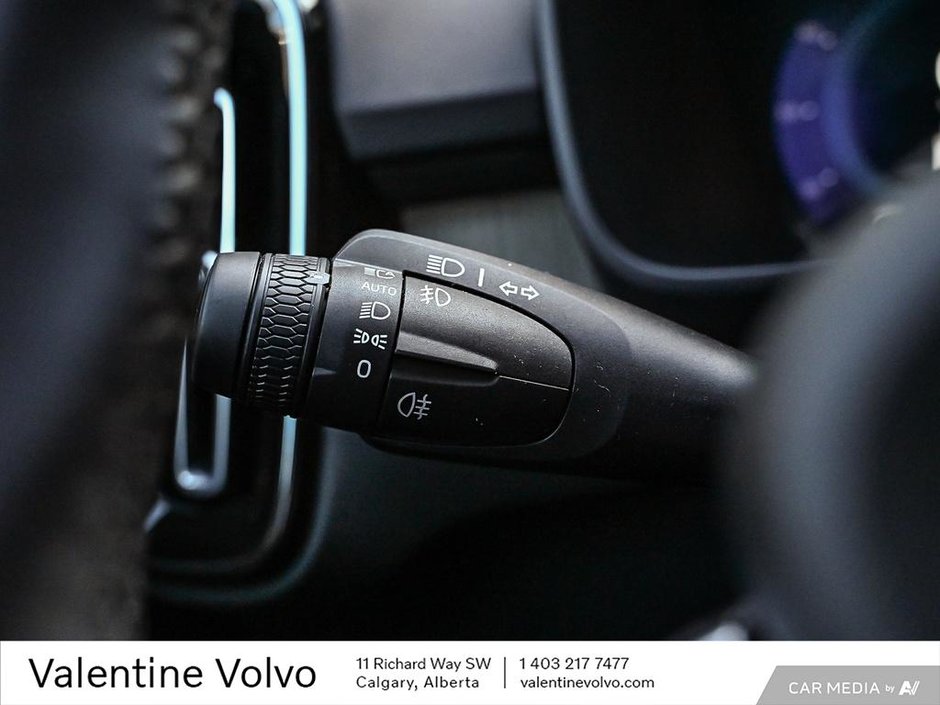 2025 Volvo XC40 Plus Dark Theme-14
