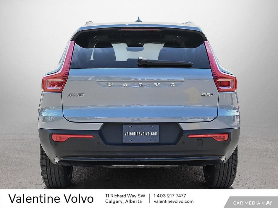 2025 Volvo XC40 Plus Dark Theme-4
