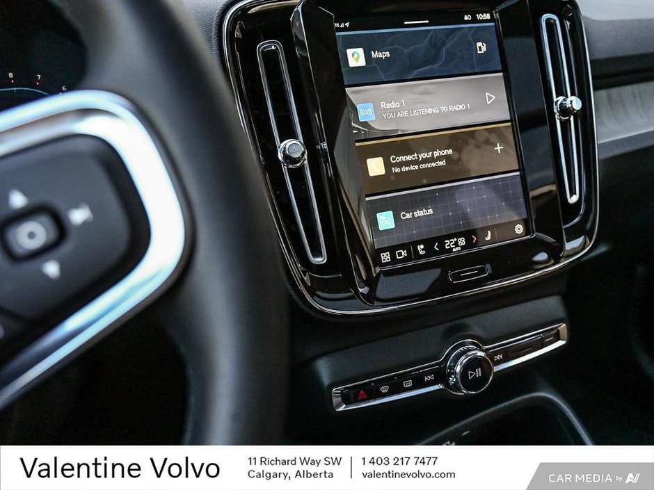 2025 Volvo XC40 Plus Dark Theme-18
