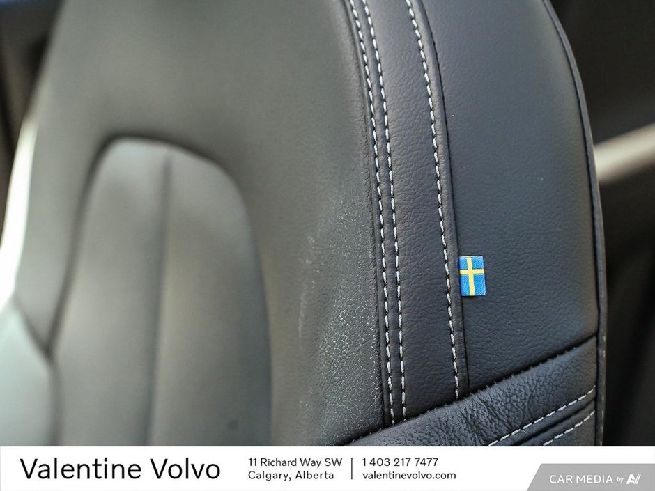 2025 Volvo XC40 Plus Dark Theme-21