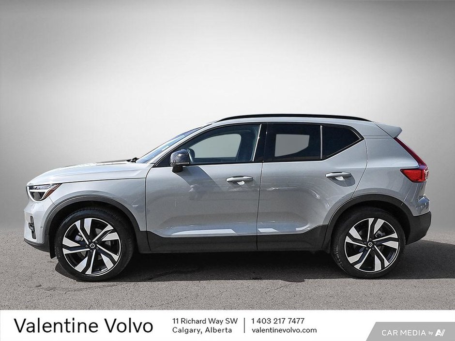 2025 Volvo XC40 Plus Dark Theme-2