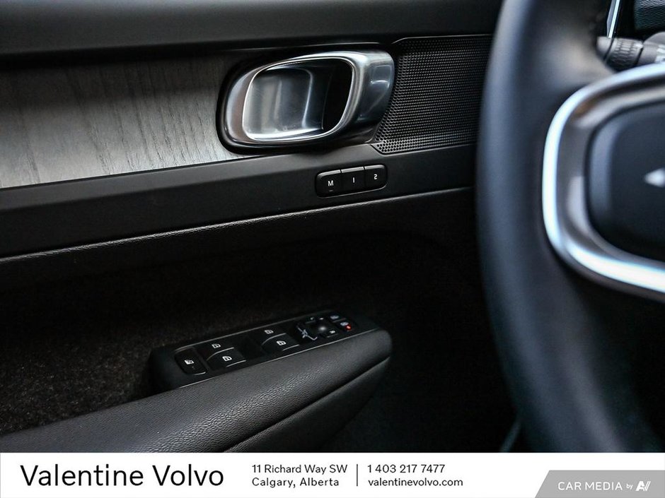 2025 Volvo XC40 Plus Dark Theme-15