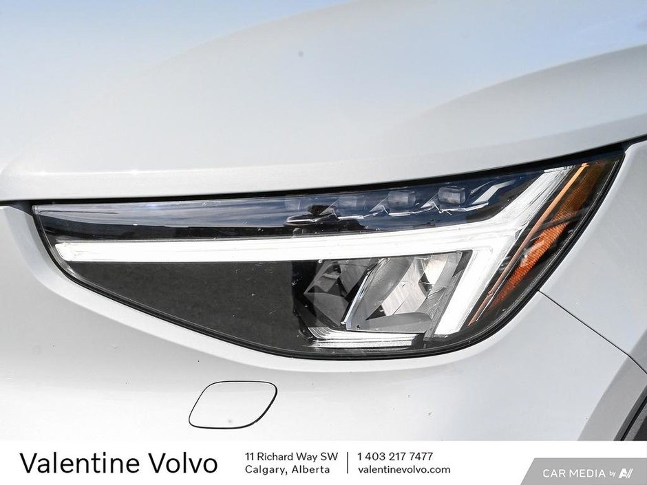 2025 Volvo XC40 Plus Dark Theme-9