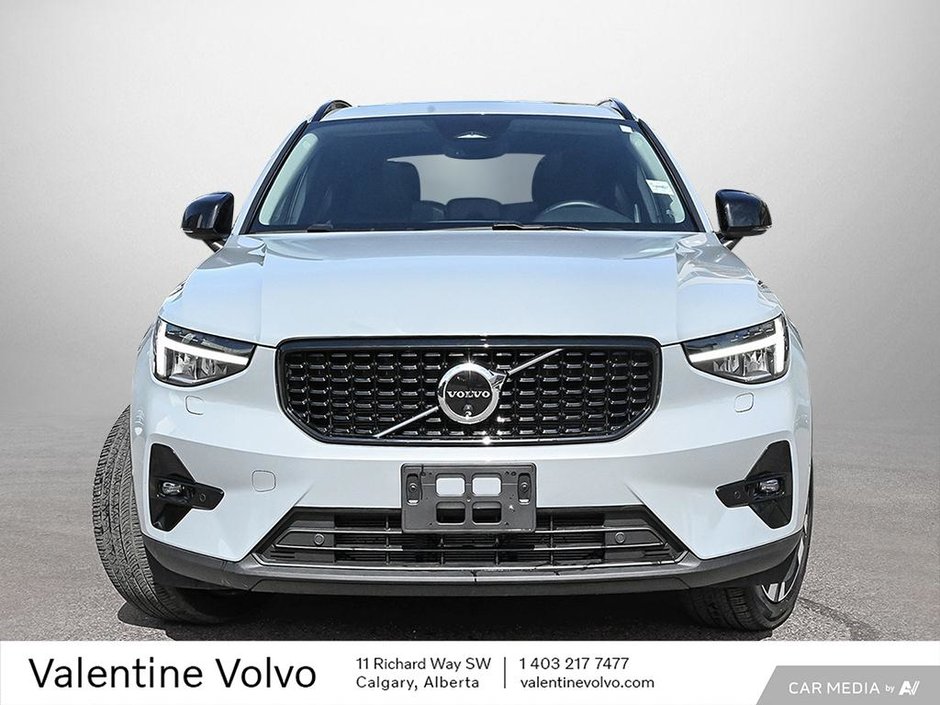 2025 Volvo XC40 Plus Dark Theme-1