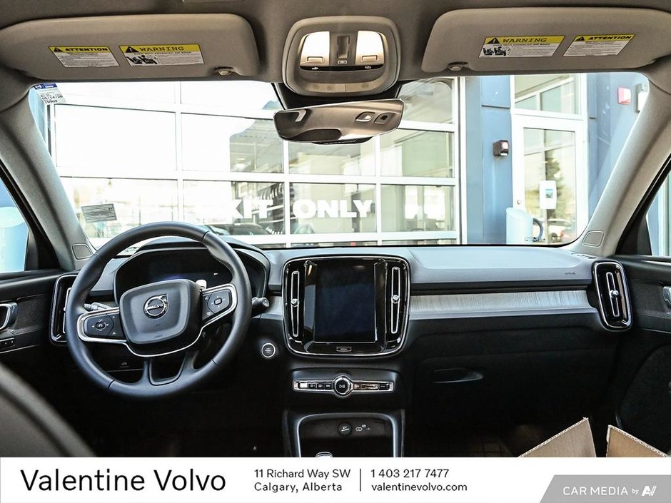 2025 Volvo XC40 Plus Dark Theme-23