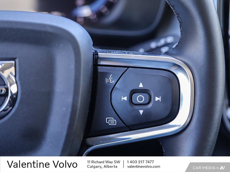 2025 Volvo XC40 Ultra Dark Theme-17