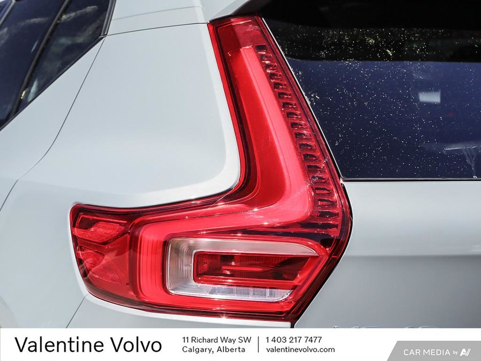 2025 Volvo XC40 Ultra Dark Theme-11