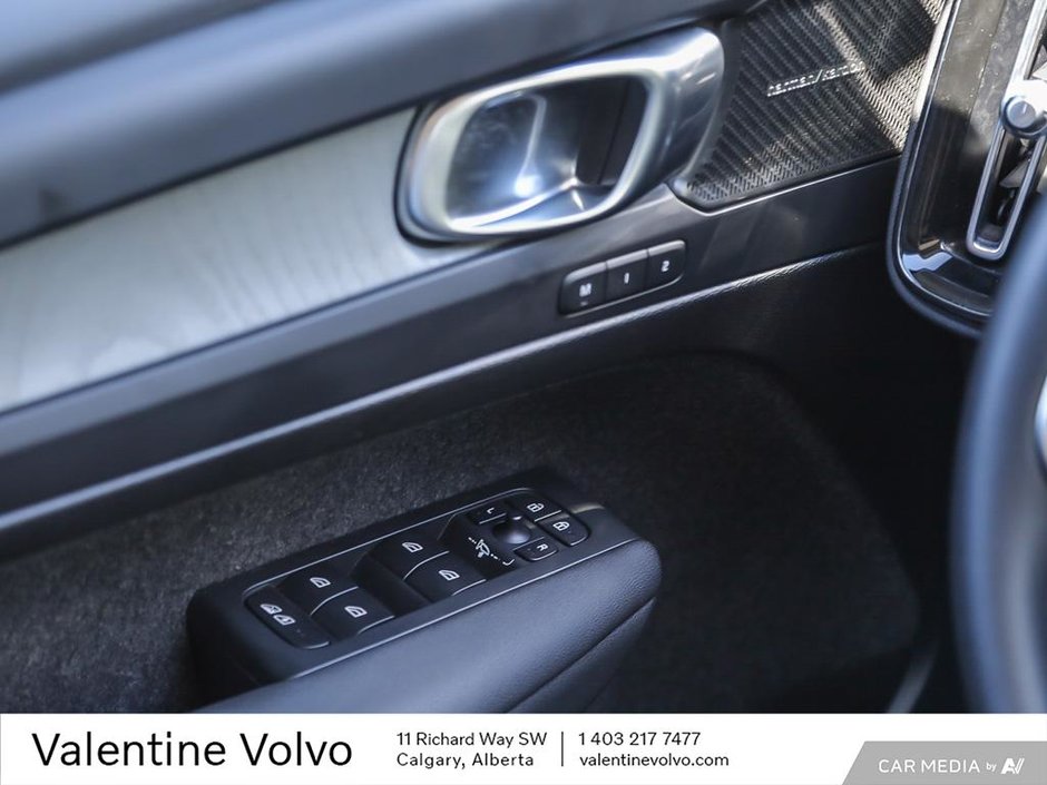 2025 Volvo XC40 Ultra Dark Theme-16