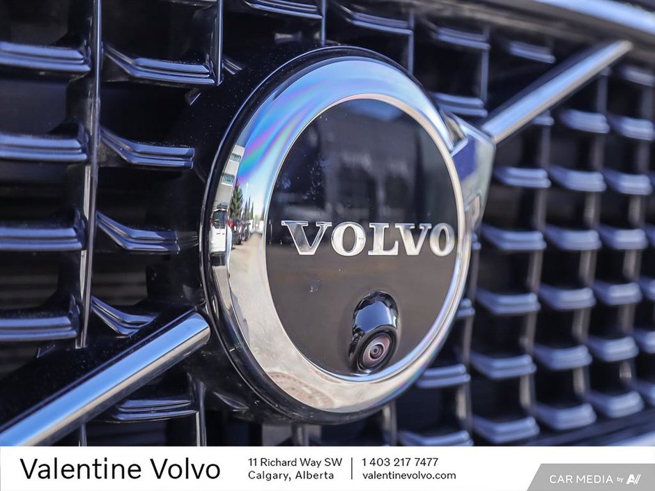 2025 Volvo XC40 Ultra Dark Theme-8