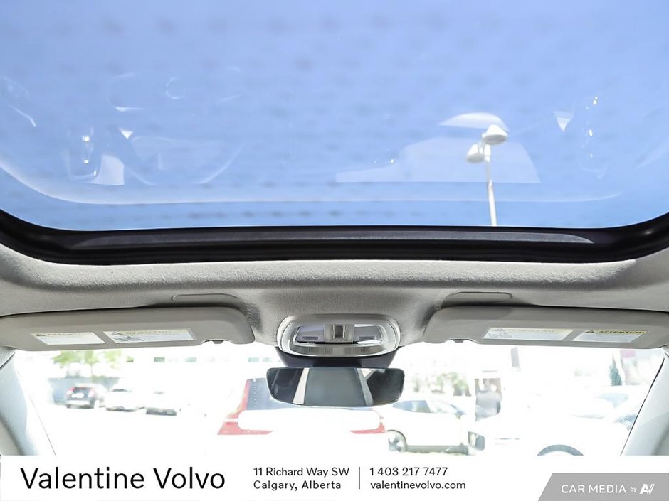 2025 Volvo XC40 Ultra Dark Theme-25